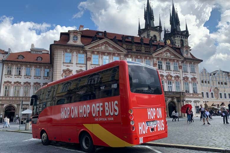 À bord du bus touristique de Prague